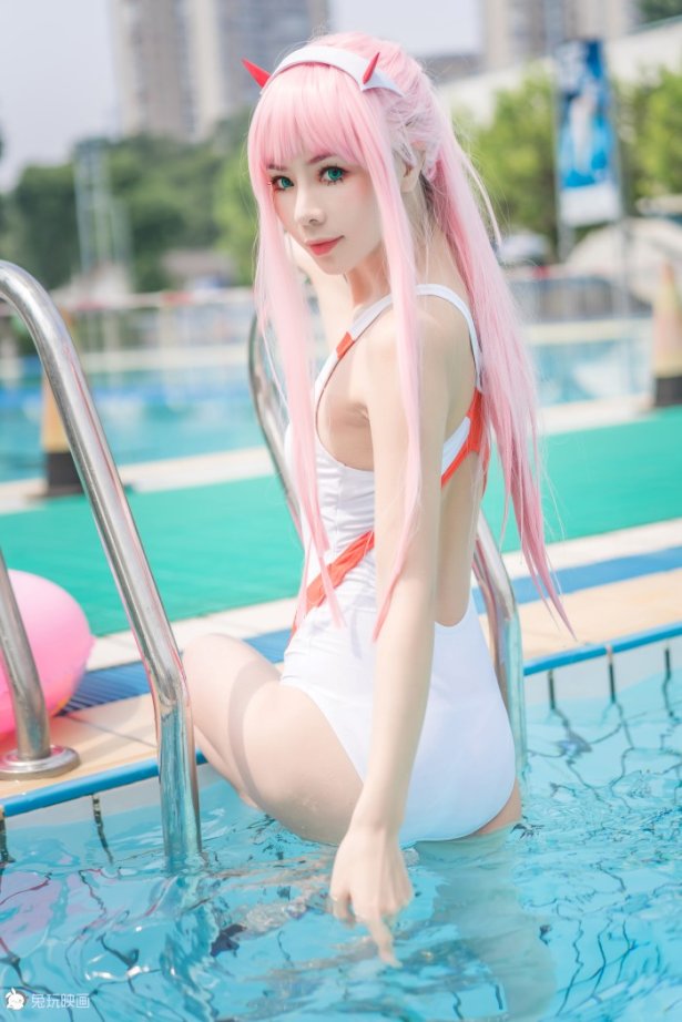 兔玩映画 夏日泳装 Vol.012 泳池边 [44P/556MB]