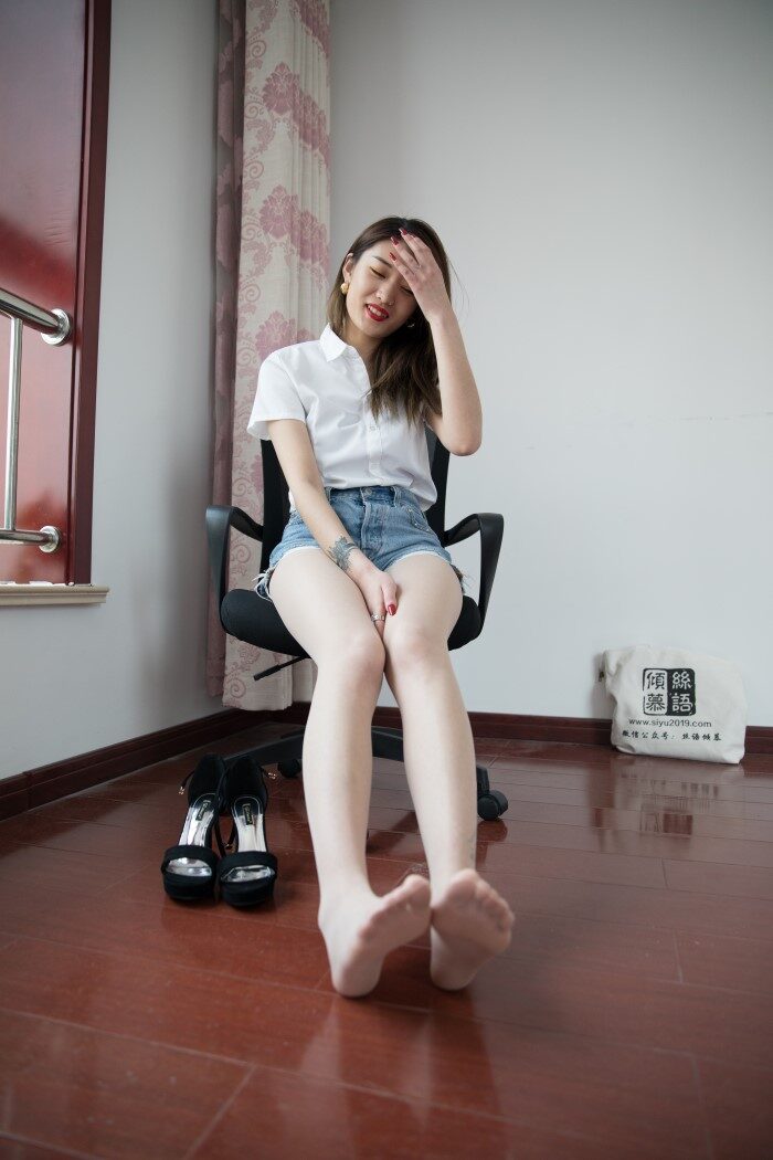 勿恋传媒 No.367：言言-暮色红酒 [143P/1V/3.75G]