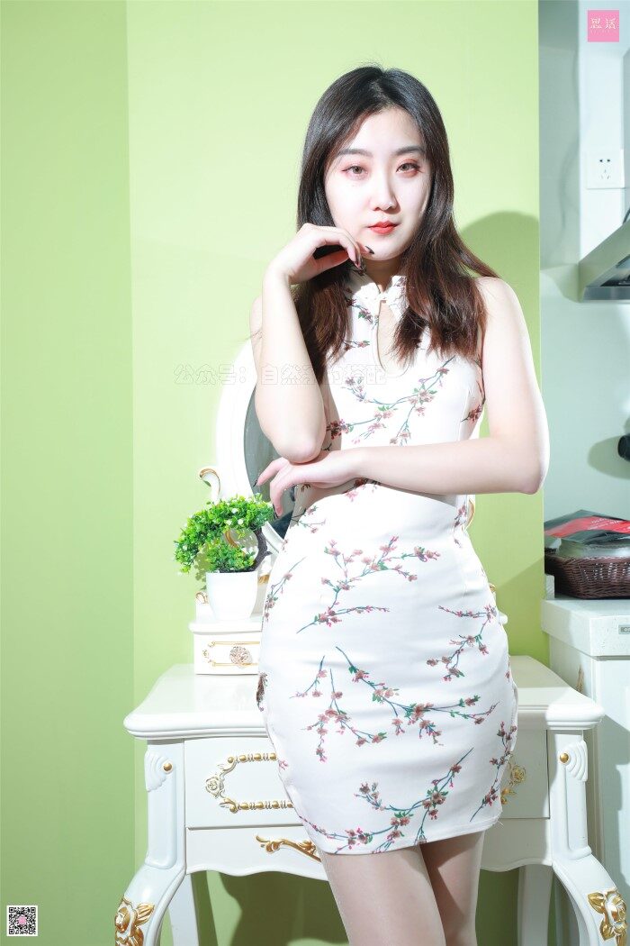 [SiHua思话] SH107 露露 包屯裙姓感的红高少女  [74P/125MB]