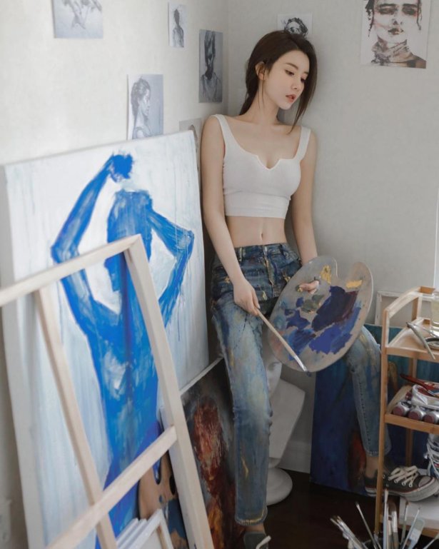 有仙气！正妹画家「周麟嘉」穿运动内一作画水蛇腰超不科学