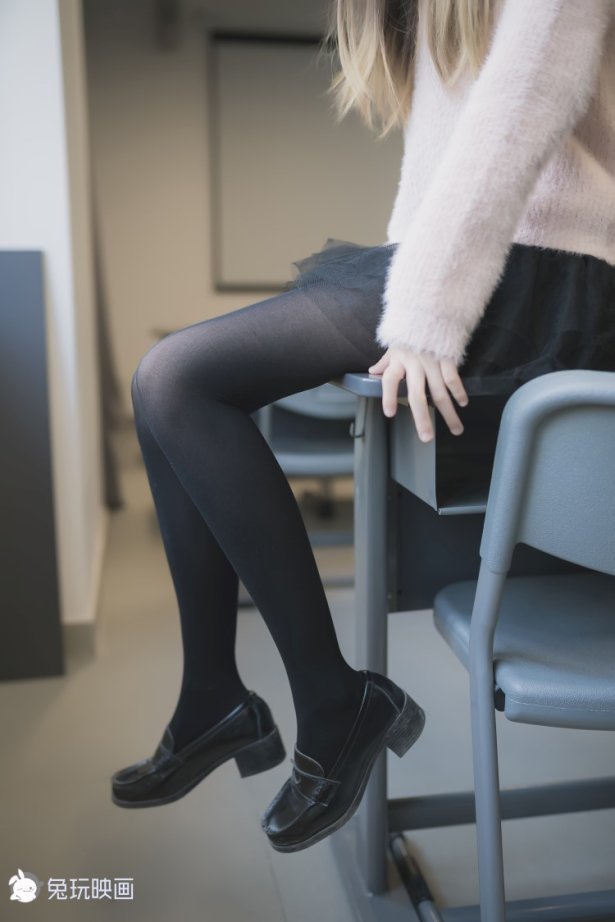 兔玩映画 B 100 纯黑纱裙 [48P/76MB]