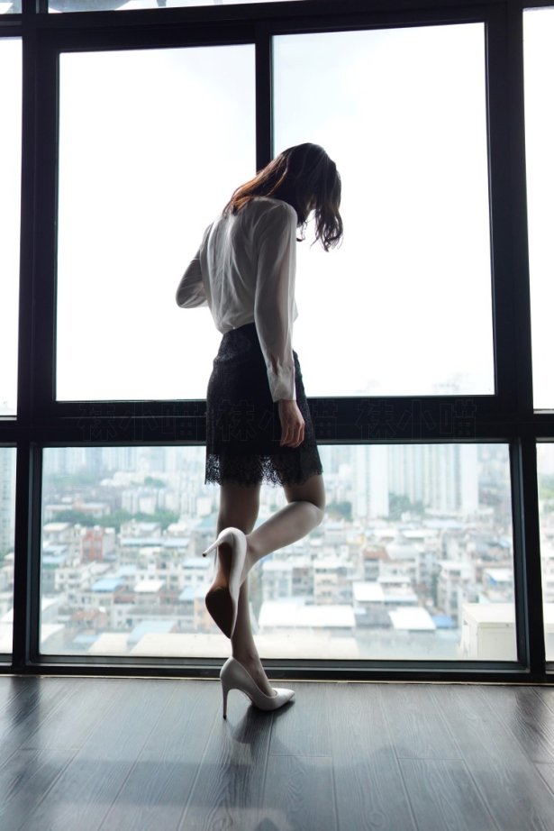 [KittyWawa袜小喵]KT207《窗前的骚动》 [59P/111MB]