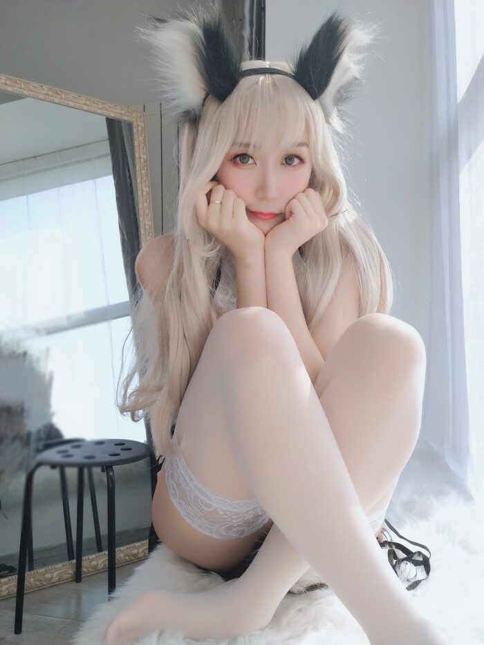 人气动漫Coser@白银81 小白狼 [49P/3V/180MB]