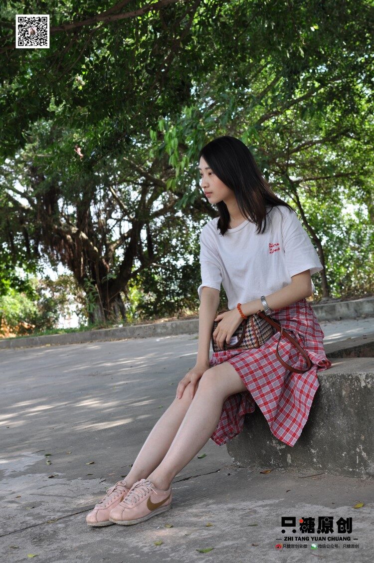 只糖棉袜 NO.001 诗诗－格子裙休闲风 [207P/2V/916MB]