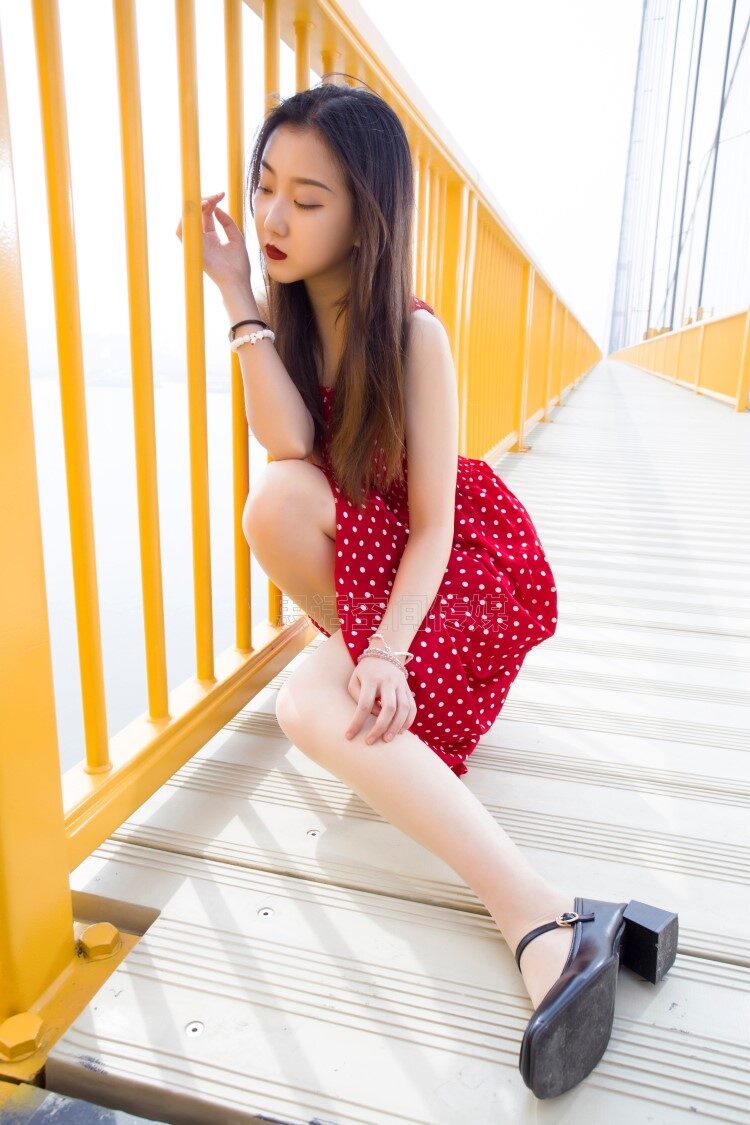 [SiHua思话]SH125 露露 长江大桥神秘红裙[42P/50MB]