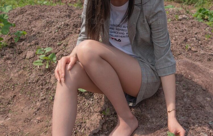 大生模拍 NO.182 Lynn 干农活的女白领 [67P/210MB]