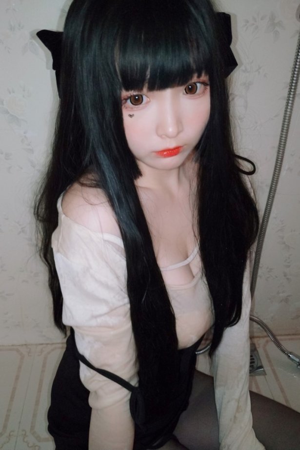 二次元镁钕@古川kagura – 浴室湿身黑丝 [39P/2V/184MB]