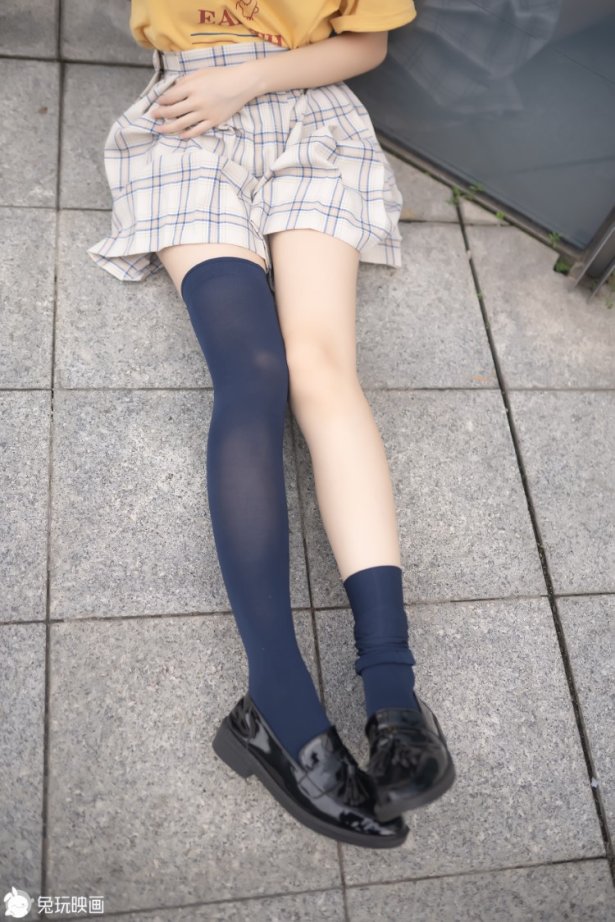 兔玩映画 C 144  一半袜子一半脱掉 [40P/96MB]