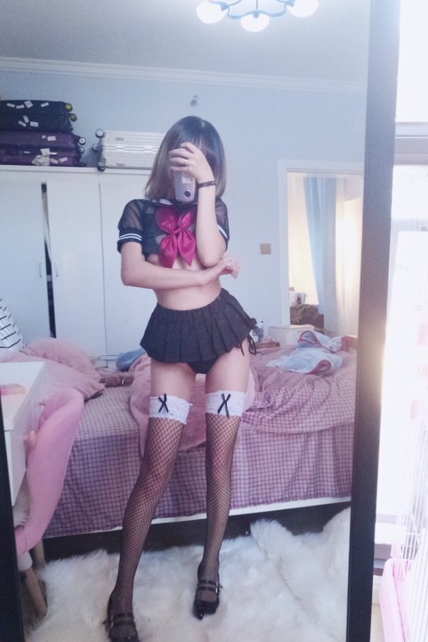 微博妹字@过期米线线喵  jk黑丝 [17P/23MB]