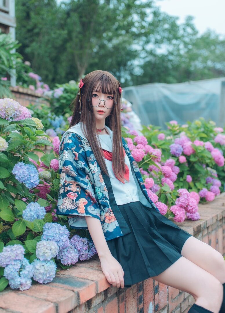 微博红人Coser@五更百鬼 无尽夏日 [6P/52MB]