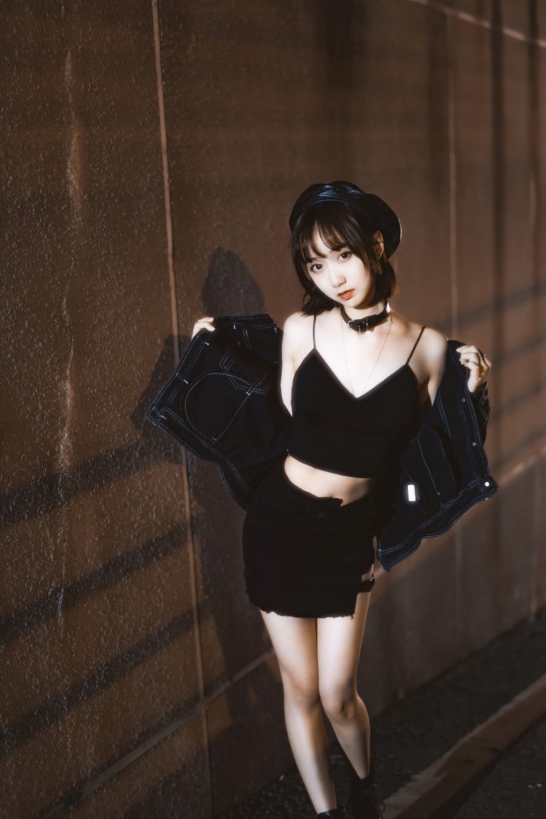 网荭Coser@木绵绵OwO – 室外短裙 [58P/1.97GB]