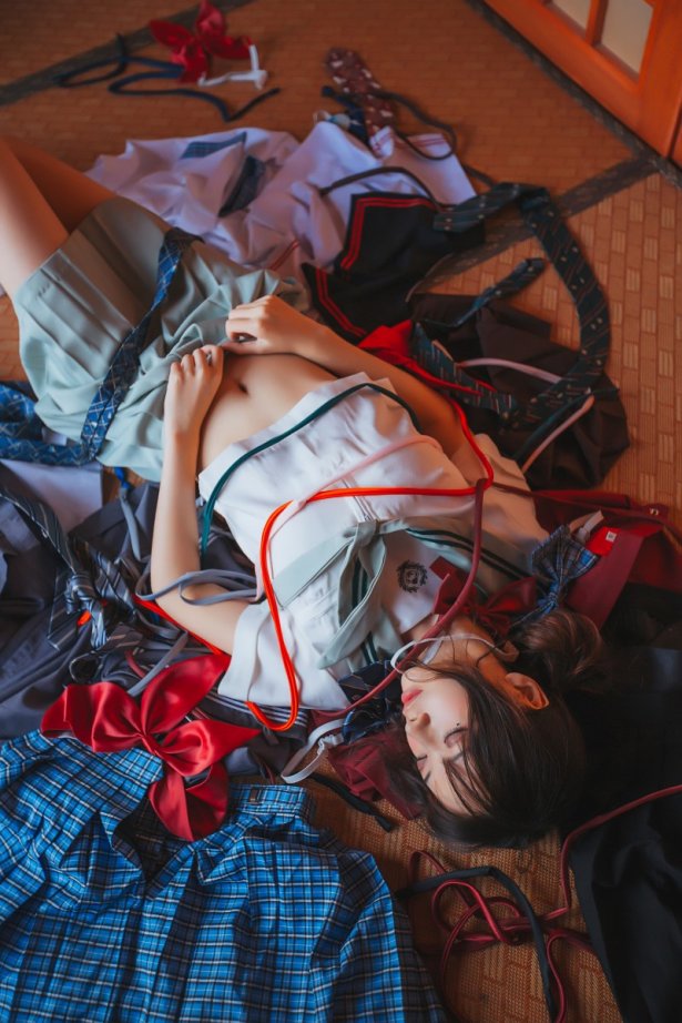 网荭Coser@疯猫ss – 少女 [24P/282MB]