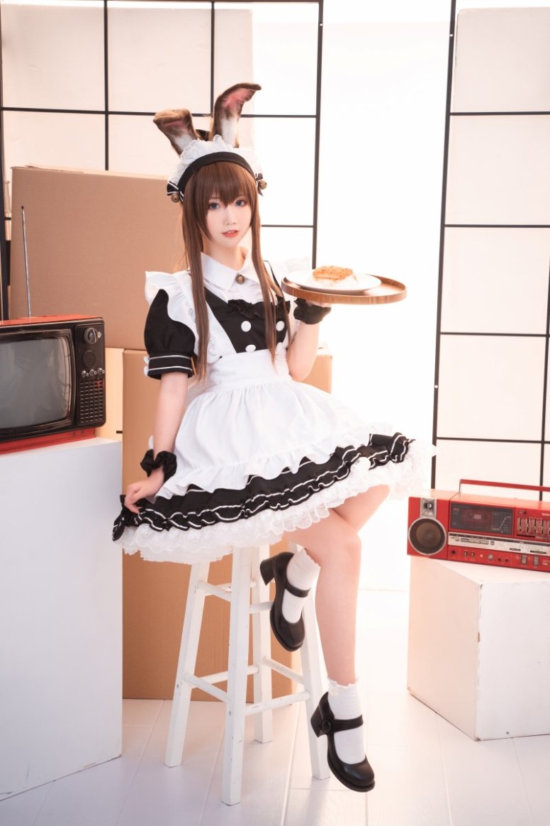 网荭Coser@面饼仙儿 – 阿米驴钕仆 [23P/209MB]