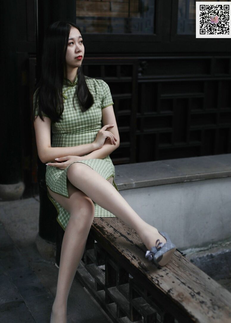 奈丝写真 NO.151：乐乐-修长美腿配肉丝 [46P/115M]