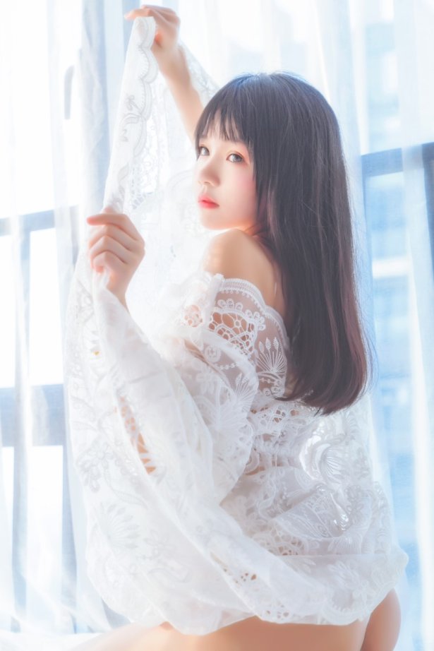 罗莉风COS 桜桃喵 – 初雪[45P/944MB]