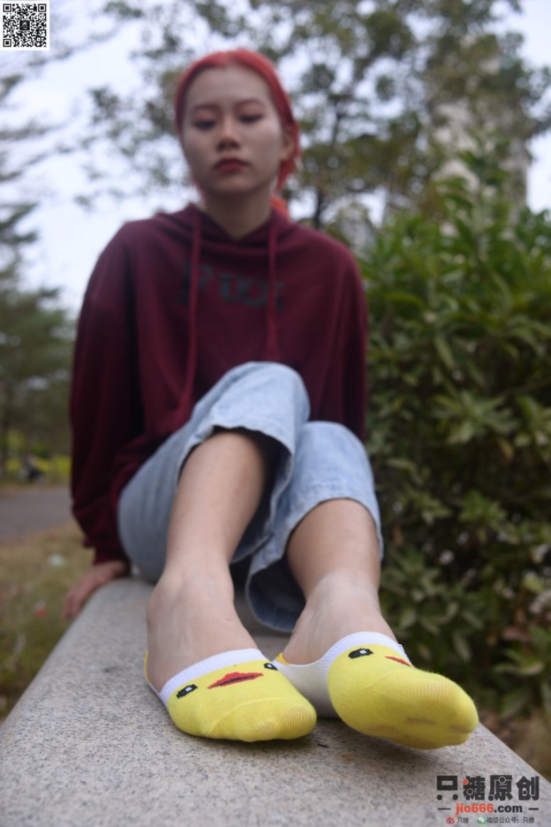 [只糖棉袜]NO.166 彤彤 尘埃里的花朵 [211P/1V/1.04GB]