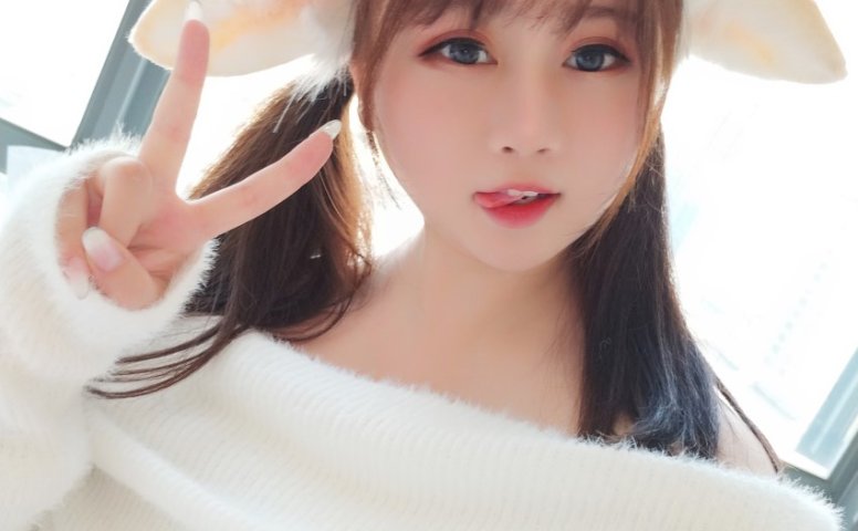 是依酱吖 – 底领毛线衣羊咩咩[33P/61MB]