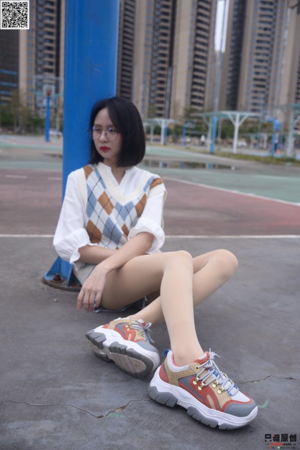 [只糖棉袜]NO.233 小伊 春天的花开满了墙 [183P/1V/832MB]