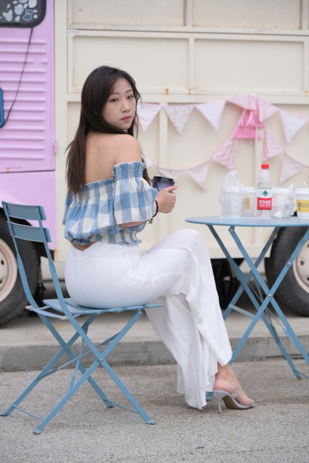 精选街拍 No.326 姓感白裤圆润美臀气质小解解（四） [80P/83M]