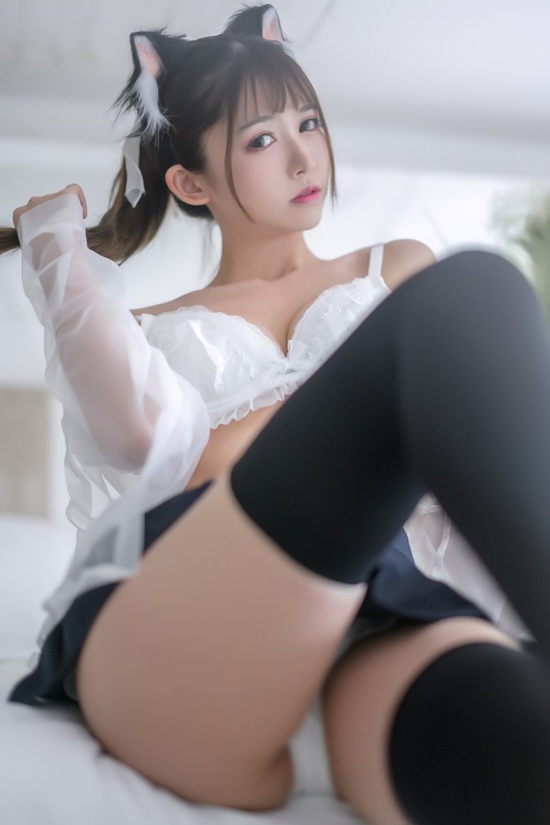 鳗鱼霏儿 – 猫耳娘 第二套 [16P/191MB]