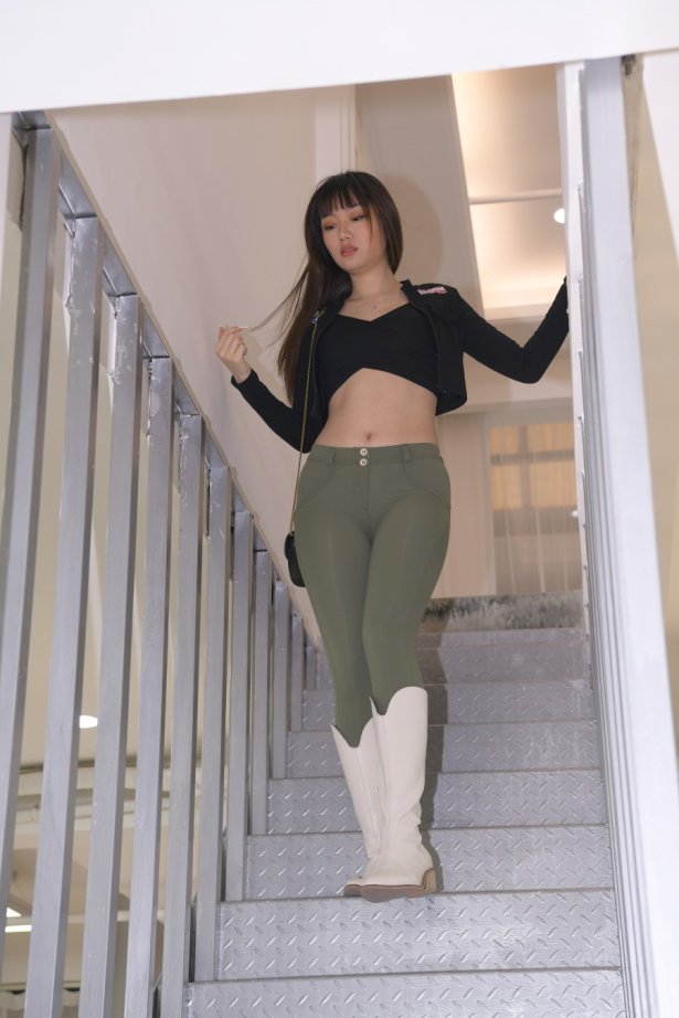 精选街拍 No.436 魅力四射的仅身裤镁钕（六） [89P/114M]