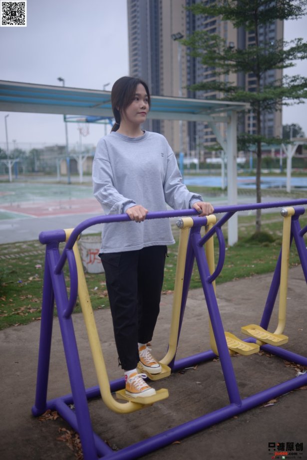 [只糖棉袜]NO.276 小凌 阳光很暖 电量很满 [166P/1V/608MB]