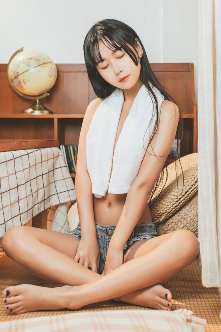 萌芽儿o0 – 少女午后 [40P/569MB]