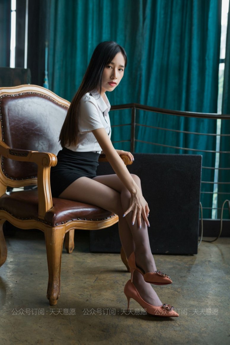 [IESS异思趣向] 耽丝 210627 美子 周末加班职业装 [85P/92M]