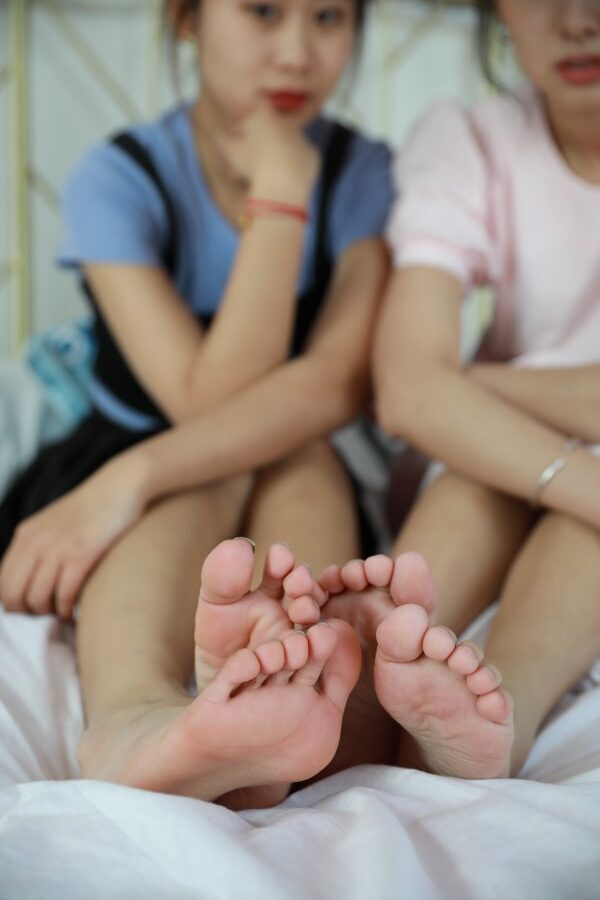 勿恋传媒 NO.778 闺蜜-雨里的岛[155P/1V/3.05GB]