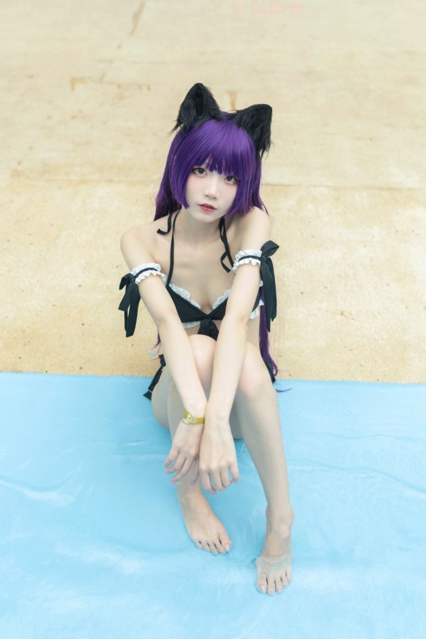 微博红人Coser@五更百鬼 – 黑猫泳装 [12P/23MB]