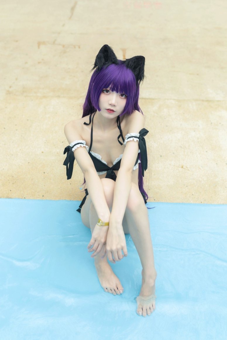 微博红人Coser@五更百鬼 – 黑猫泳装 [12P/23MB]