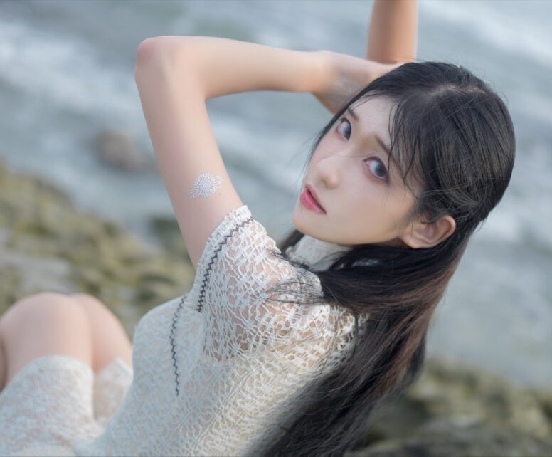 南桃Momoko – 优雅自信 白旗袍 [11P/26MB]