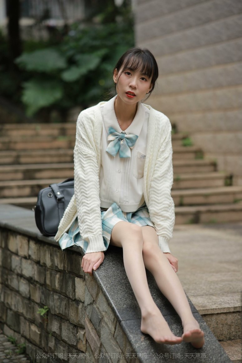 [IESS异思趣向] 耽丝 211013 团团的长腿JK装 [94P/124MB]