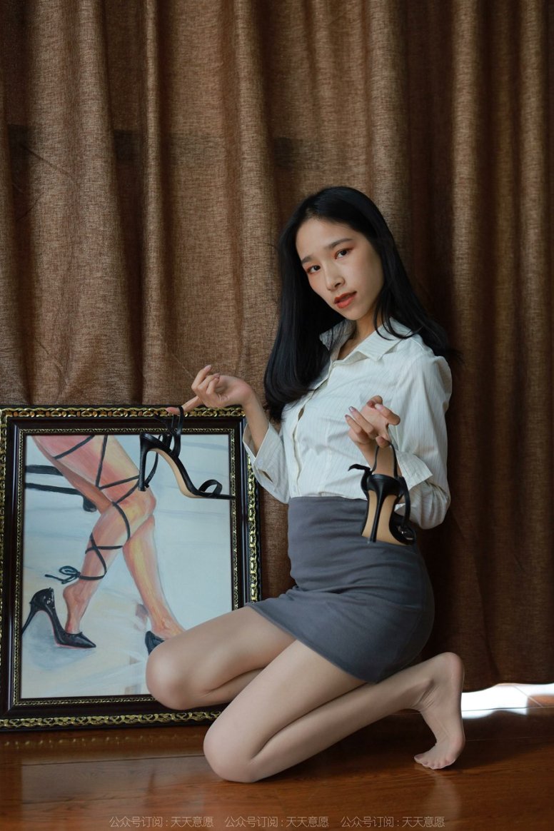 [IESS异思趣向] 耽丝 211205 地板上的黑色凉鞋 美子 [89P/116MB]