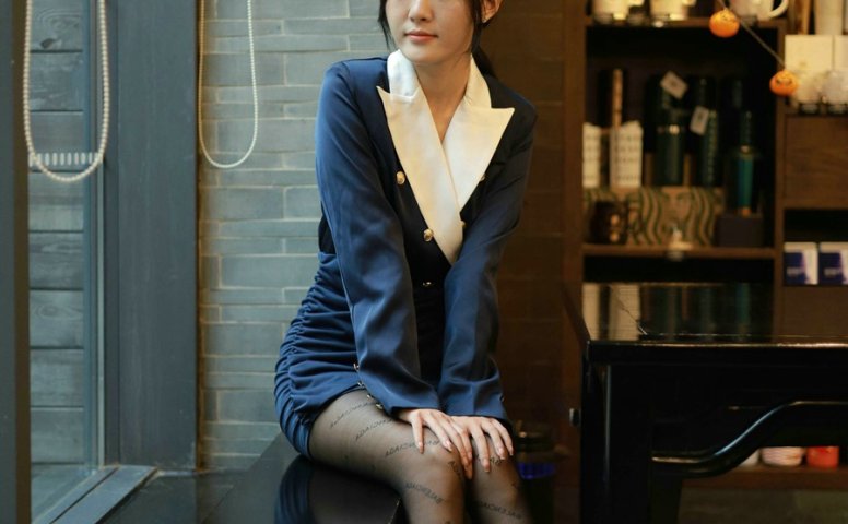 [IESS异思趣向] 2021.10.16 丝享家949：婉苹《OL姓感包屯裙》 [90P/132MB]