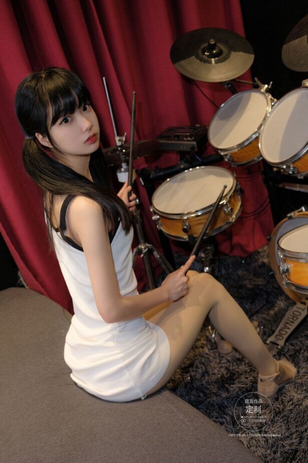 紧急企划 NO.021 出境：一只喵喵梓 肉丝[74P/1V/4.55GB]