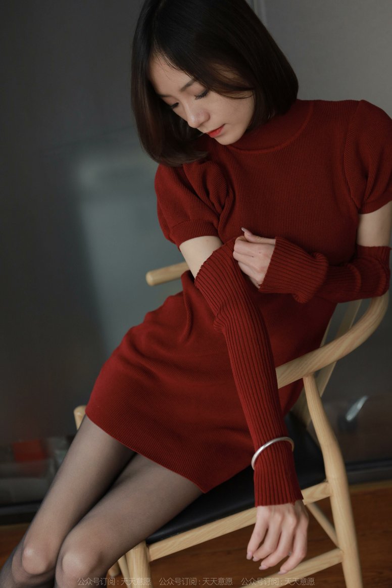 [IESS异思趣向] 耽丝 220126 小六的红裙自拍 [84P/98MB]