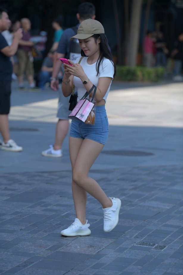 精选街拍 No.1074 仅身热裤女孩 [38P/43M]