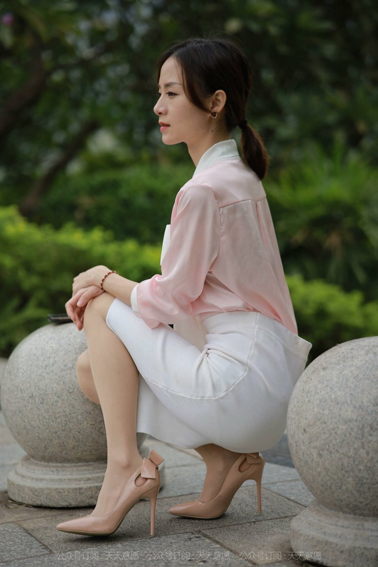 [IESS异思趣向] 2021.11.11 丝享家971：小六《城市丽人》 [90P/93MB]