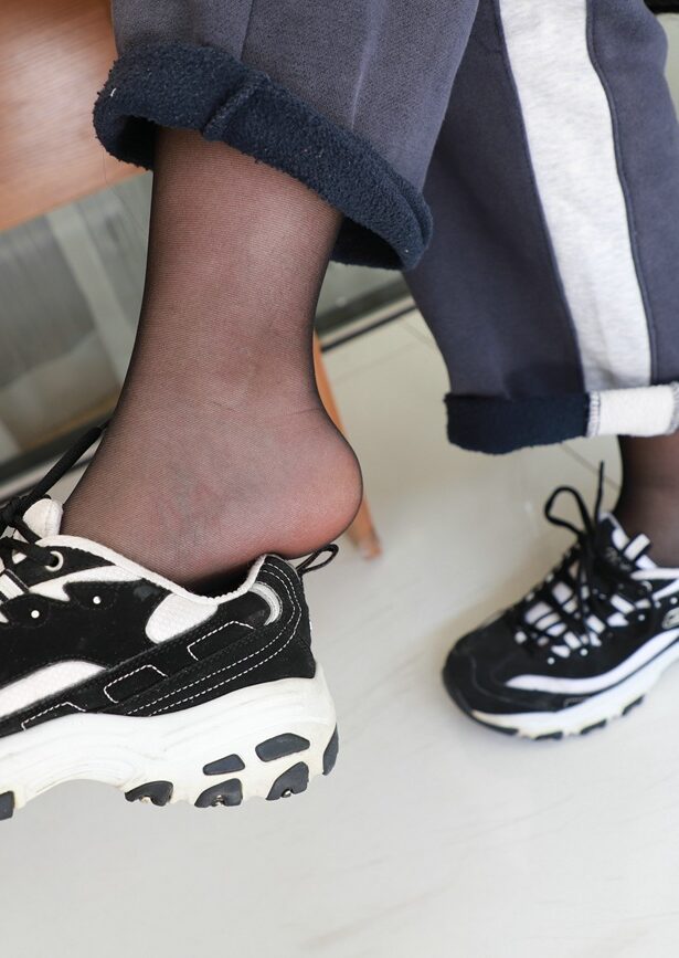 [誉铭传媒]袜足摄影 2021年 第十三期挠脚作品[35P/11V/1.17GB]