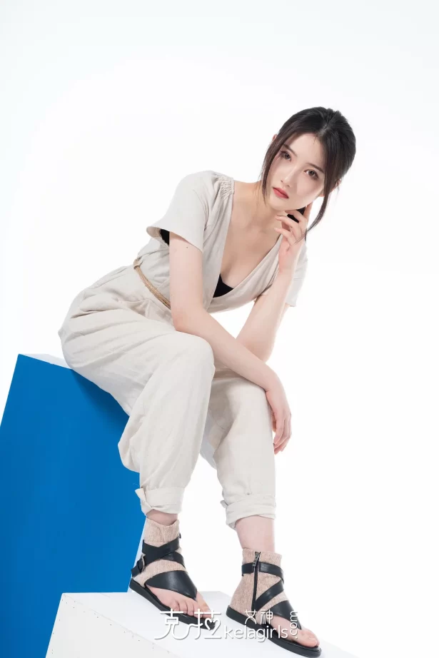 [Kelagirls克拉女神]2021.12.21《脱鞋量脚》嘉萌[30P/316MB]