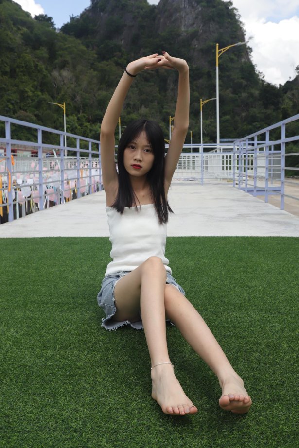 Pary摄影 NO.005 使出混身解数终于哄得表妹拍了套吊带美脚[172P/962MB]