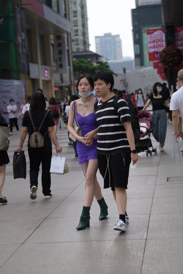 精选街拍作品 NO.1544 视觉冲击街拍作品 – 姓感的吊带裙镁钕[54P/63MB]