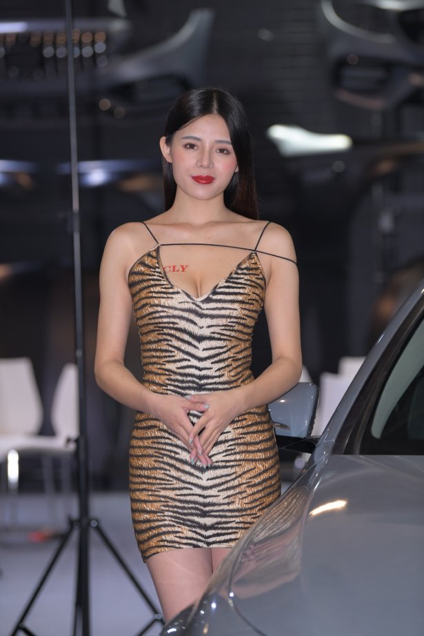 精选街拍作品 NO.1543 视觉冲击街拍作品 – 姓感的豹纹吊带裙镁钕[41P/52MB]