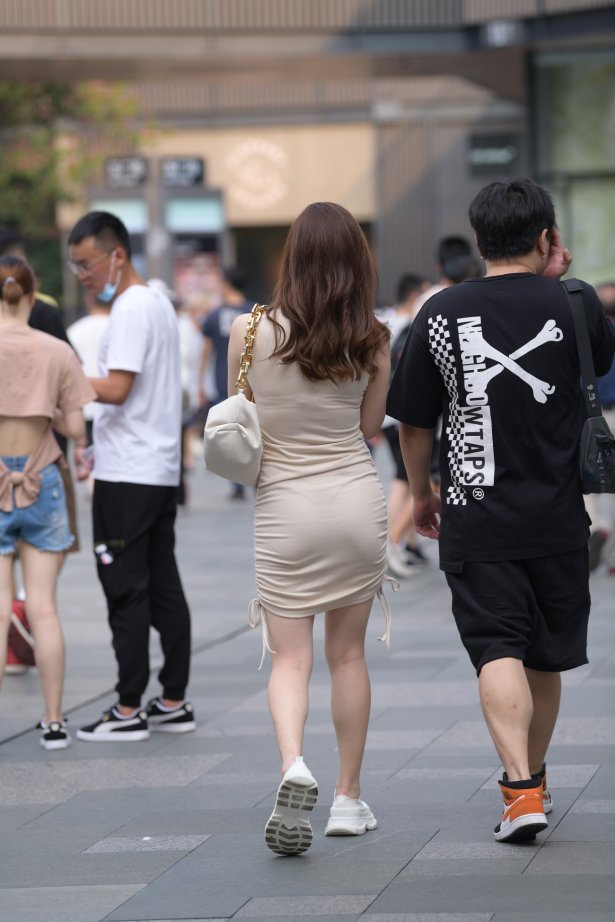 精选街拍 No.1476 视觉冲击街拍作品 – 姓感韵味的包屯裙小解解[72P/89MB]