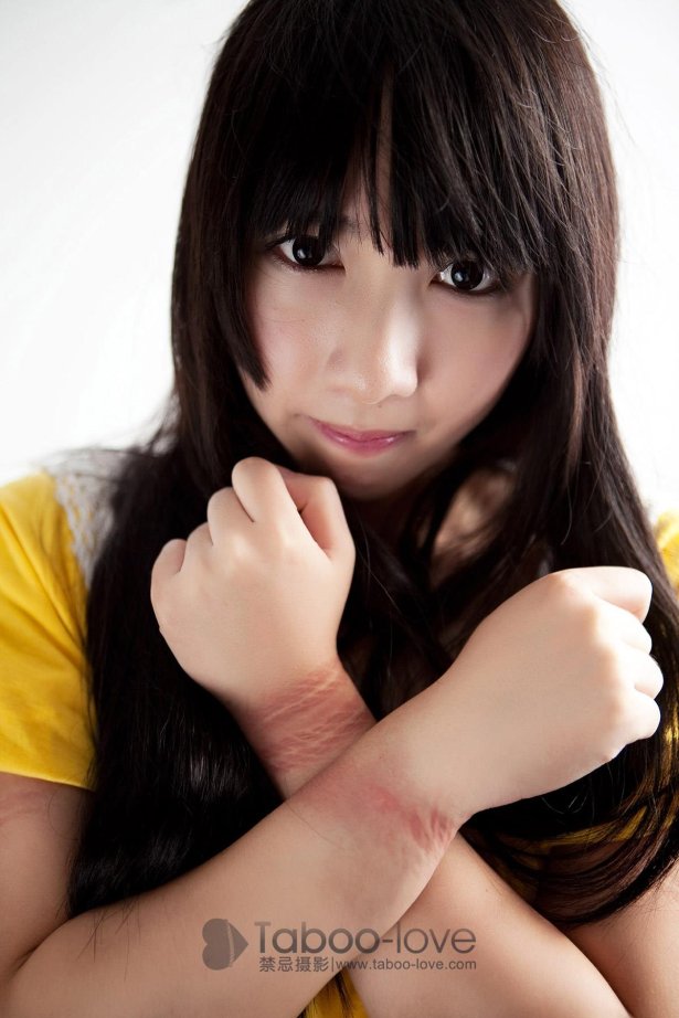 [禁忌摄影]Taboo-love NO.001 迷人的眼神[33P/10MB]