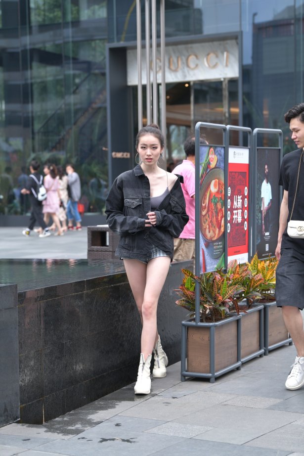 精选街拍作品 NO.1625 摄神街拍作品 – 超级无敌短热裤，贼姓感了[82P/132MB]