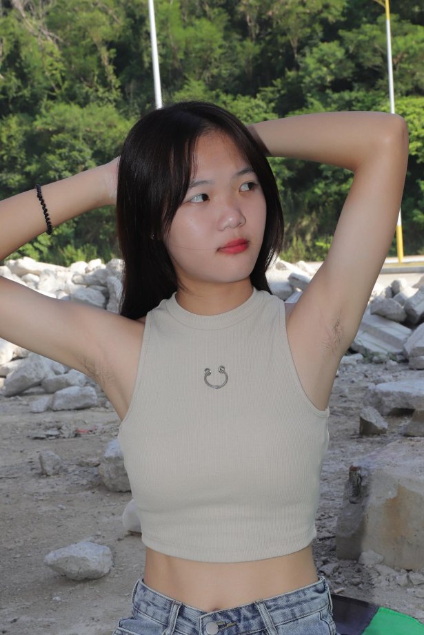 Pary摄影 NO.021 极品镁钕校花思思全程赤脚拍照后亮出脏脚底[130P/475MB]