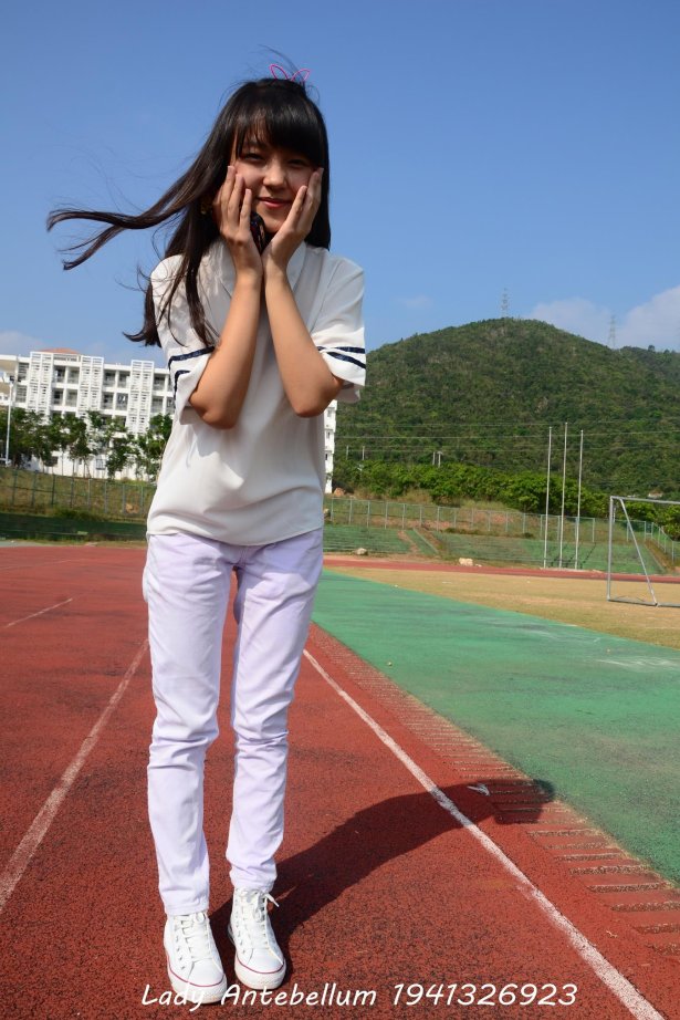 [战前女神] 美腿镁足精品摄影套图 002 [150P/257MB]