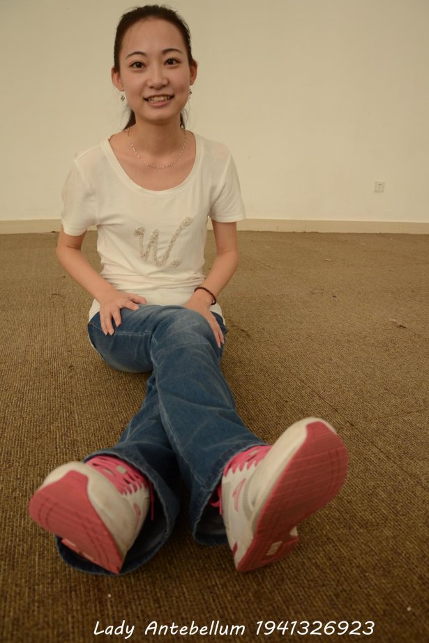 [战前女神] 美腿镁足精品摄影套图 024 [220P/359MB]